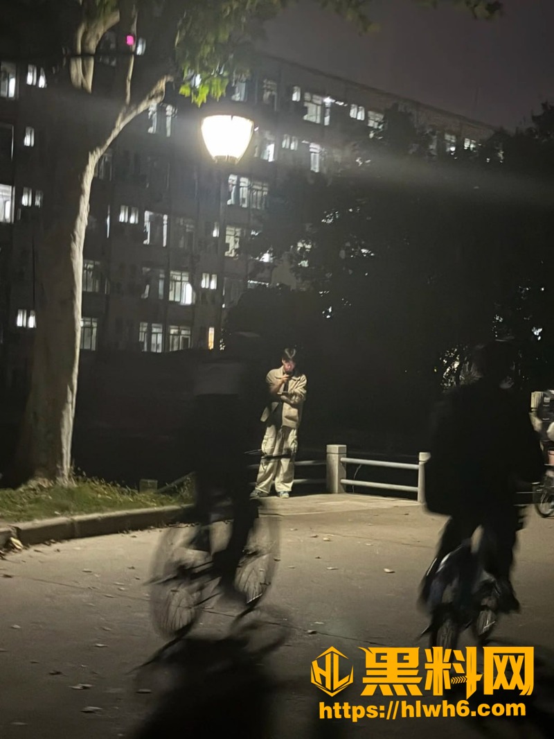 南京邮电大学女生秀恩爱 12