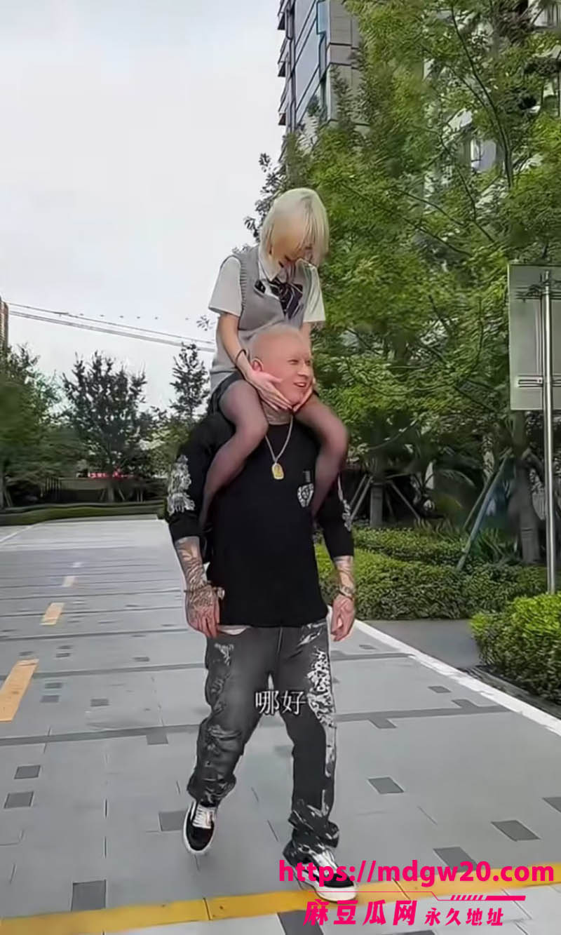 抖音千万粉网红方丈 姜玉铬直播自曝婚内多次出轨翻车 出轨对象不止一两人 拒绝复婚喊还没玩够