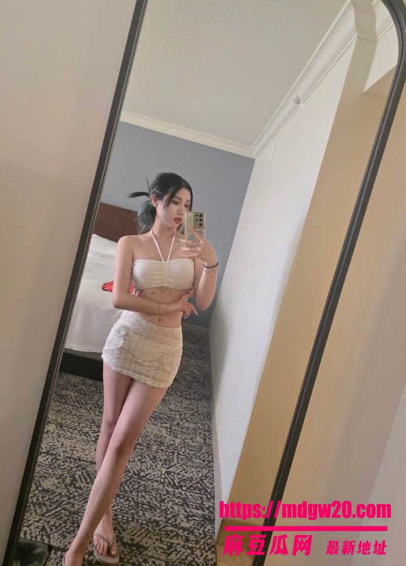 推特约炮大神独家曝光 约啪高颜值艺术系留学生Candice 在酒店各种体位把女主操到主动要求内射