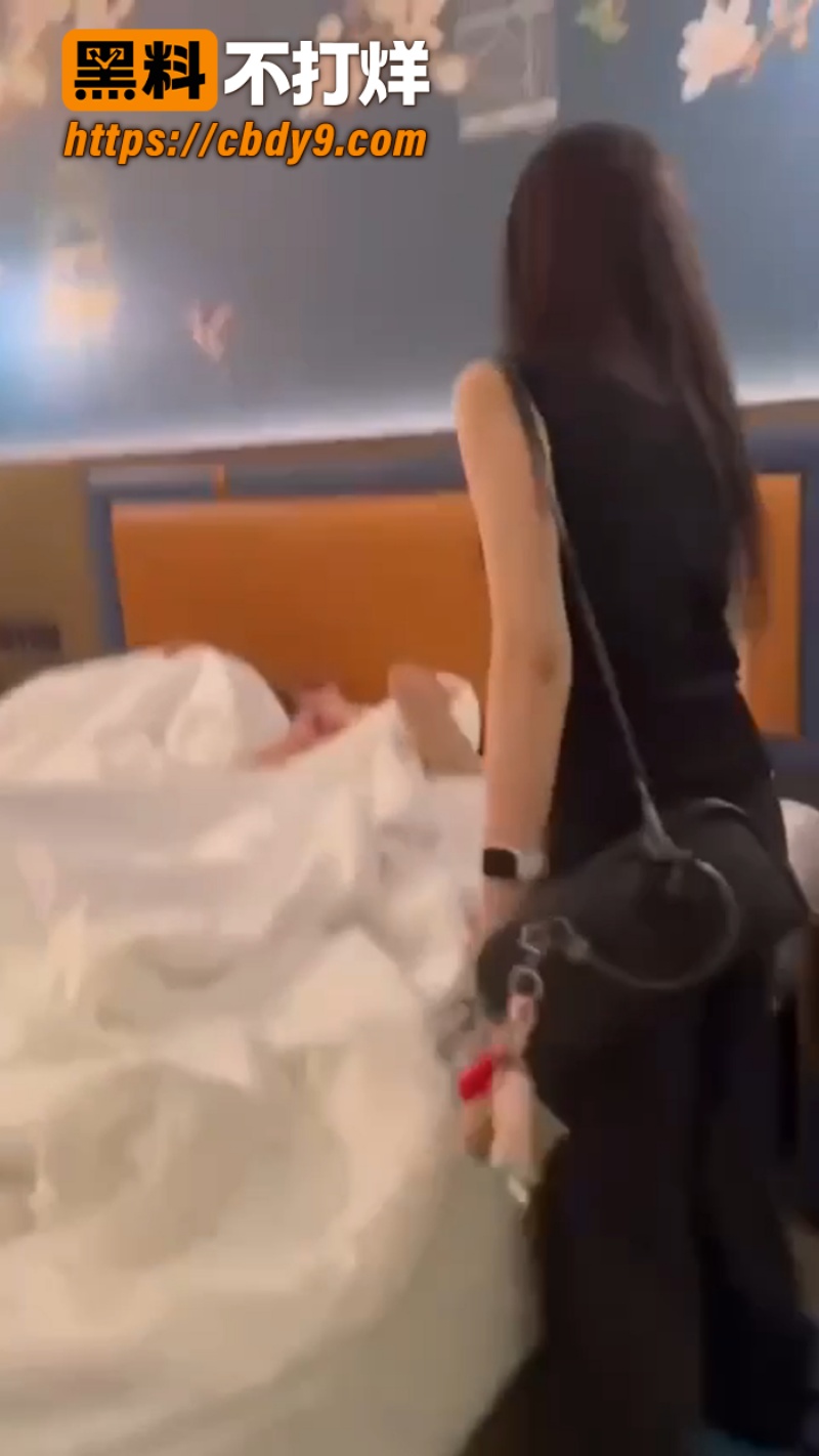 新郑滨河帝城原配酒店抓小三视频！ 7