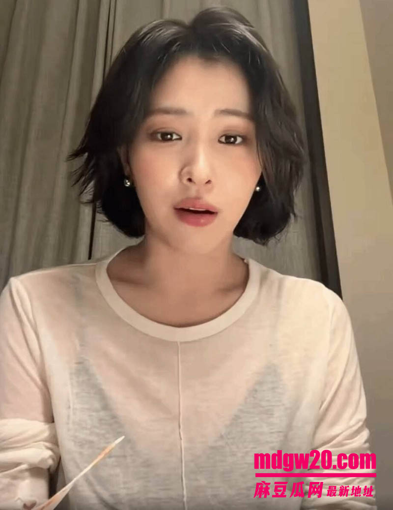 韩国女团ITZY成员申留真 巡演台上伸手扣逼自慰 下台后穿着演出服被金主猛操