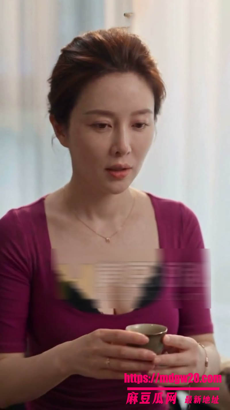 Ai成人短剧母子同欢13集 母子乱伦越界 妈妈柔软的身体被儿子压着打开