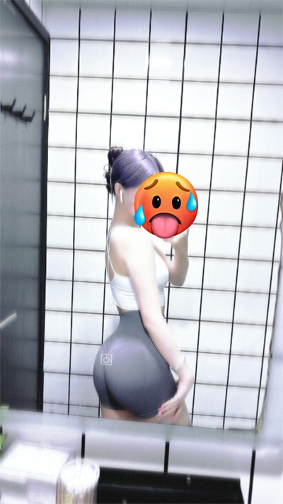 偷偷上来发个动态看看有没有爸爸在线🤣