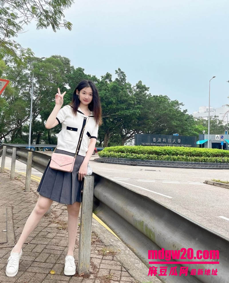 香港科技大学财经系反差婊 雯雯与前男友露脸性爱自拍流出 小骚逼不仅没有毛还很粉嫩