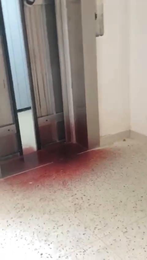 Плакат для 前几天发生的电梯夹人事故，这个电梯怕是一般人不敢坐了