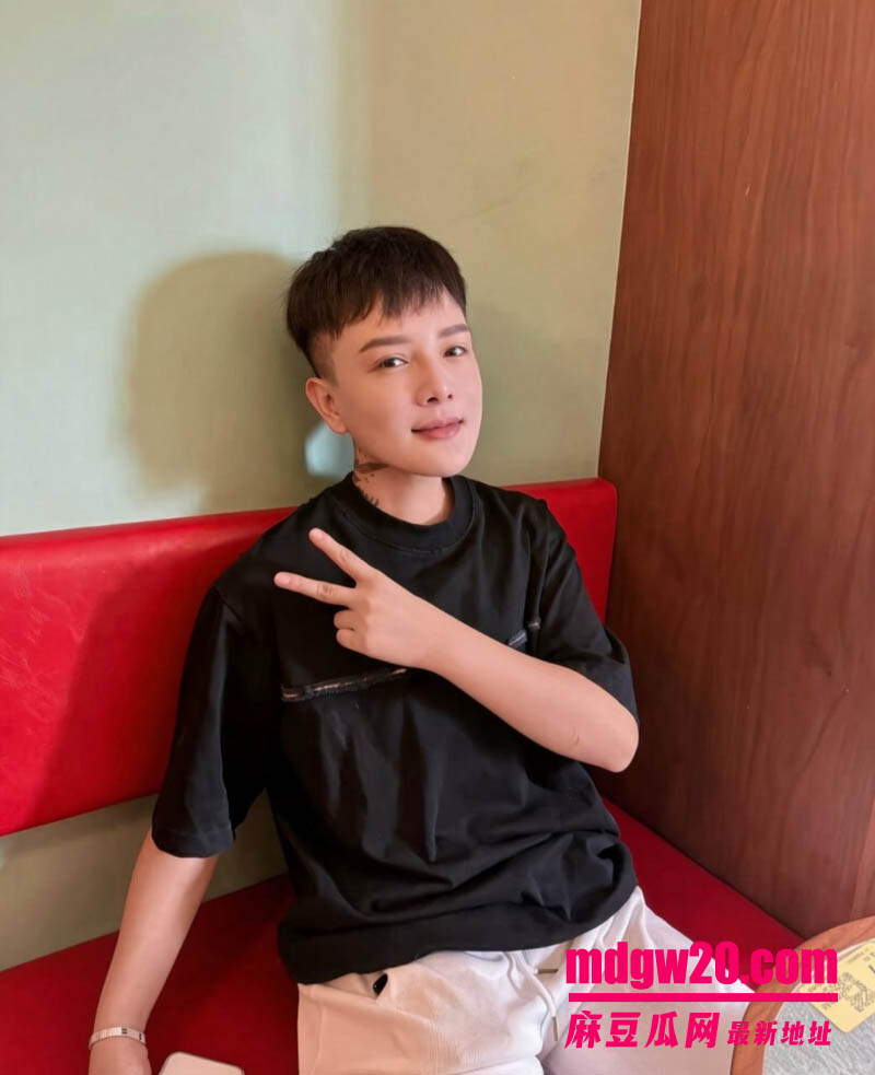 新疆抖音网红王小萌被爆出轨 与双胞胎玛丽纠葛被推上风口浪尖 穆海反击晒酒店开房细节