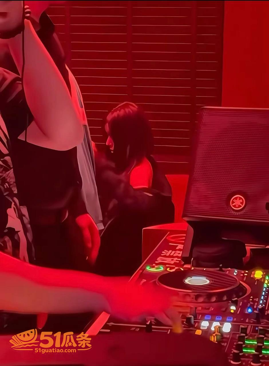 Alex 订婚闪分后相关图片33