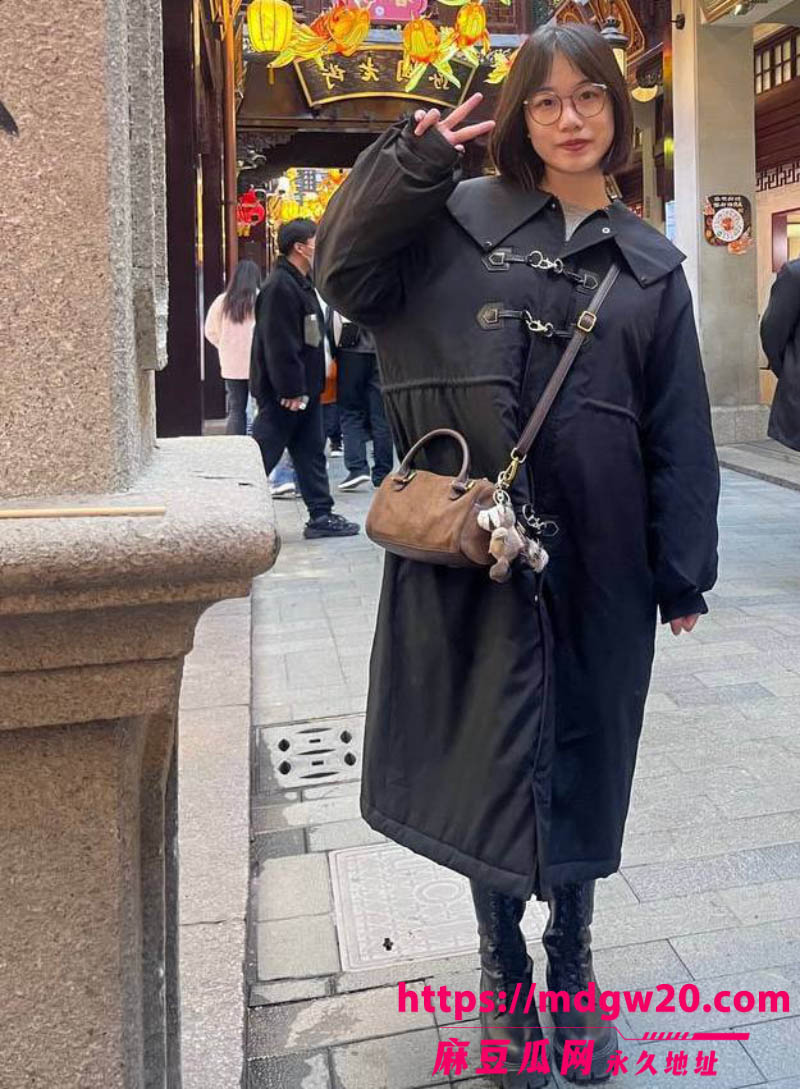 混血男网红亚波伦被曝睡粉27