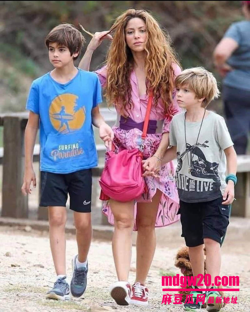 世界杯冠军杰拉德皮克翻车 被挖出长期出轨习惯 与夏奇拉分手后迅速转正夜店女模克拉拉