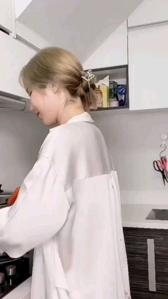 Плакат для 后入厨房做饭的嫂子
