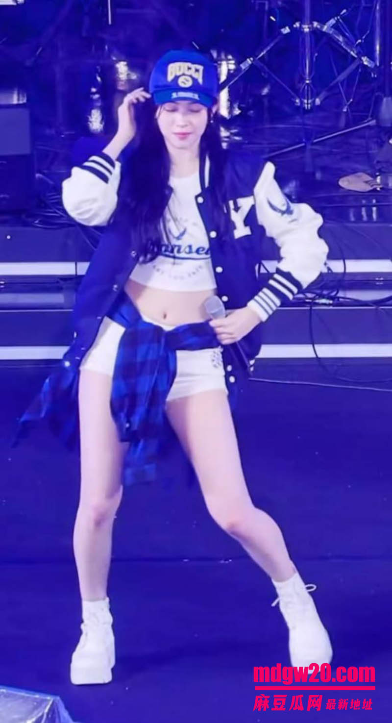 韩国女团ITZY成员申留真 巡演台上伸手扣逼自慰 下台后穿着演出服被金主猛操