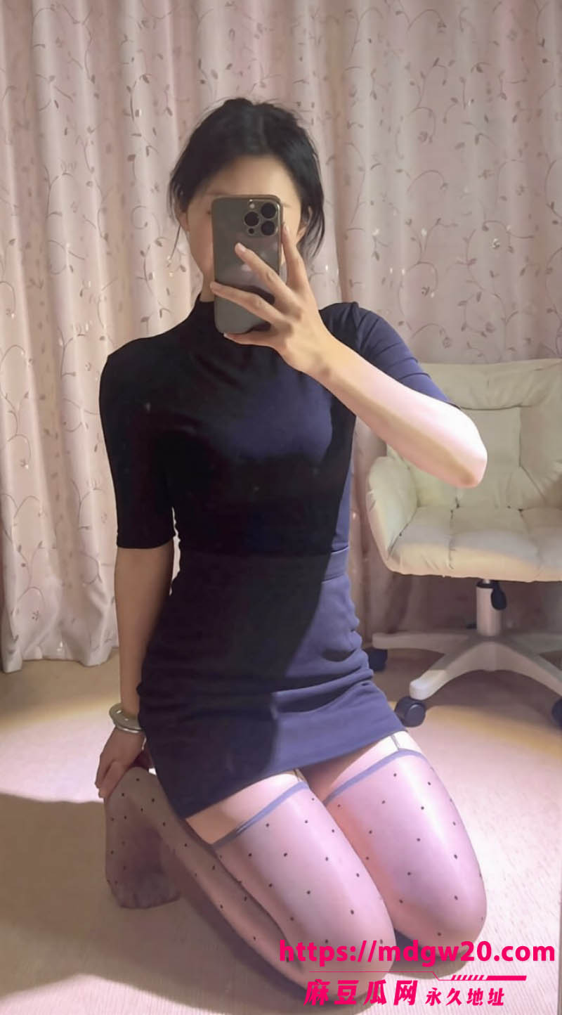 抖音擦边网红妲己首次露脸福利流出 清纯嫩妹身穿火辣丝袜 夹跳蛋自慰揉奶