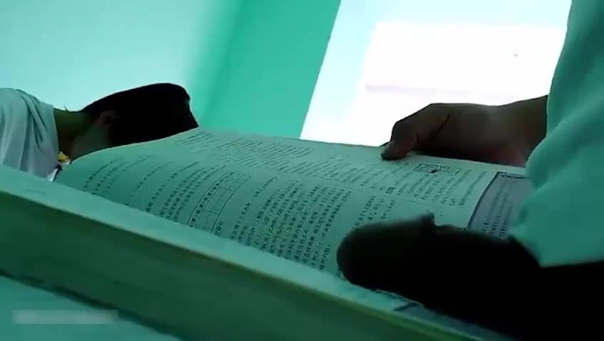 校园自习室人屌同框，打扰学霸学习 포스터