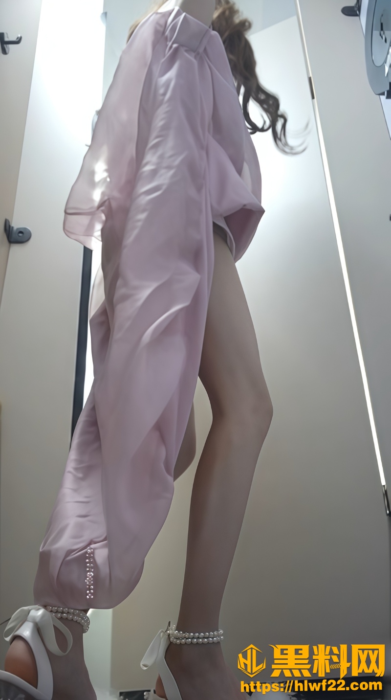网红基地女厕偷拍视频3
