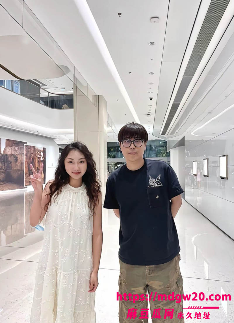 前LOL职业选手卢本伟闪婚巴旦木公主 前女友UU妹彻底成过去式 曾相恋近十年和平分身