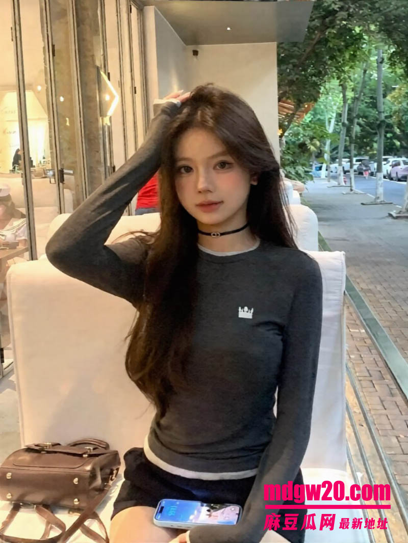 色情女主播yoyo高价定制直播录屏流出 清纯表姐带娇羞表妹下海 多人自慰扣穴性爱大秀