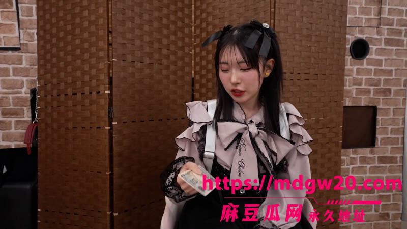 日本av番号SVVRT080 地雷女被整活束缚到极限 墙洞口爆倒吊双穴全开