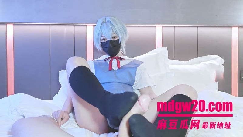 糖心Vlog高颜值女神软软小芙 cos绫波丽足交跪舔 口交后无套猛插内射蜜穴