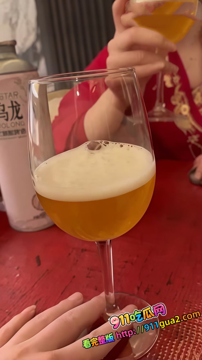 何奇颖张帅婚礼裸体请帖全网疯传 照片4