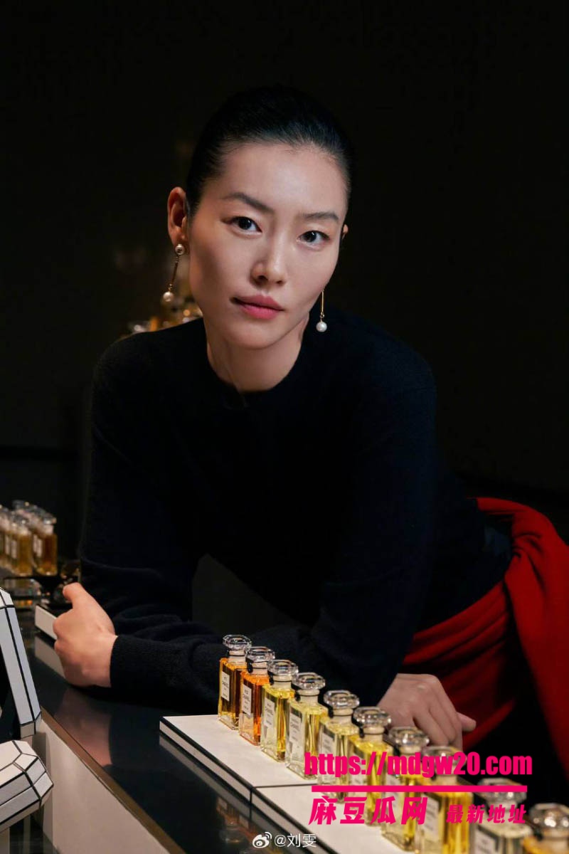 井柏然与刘雯秘密领证曝光 BOBO时期对付辛博动手动脚骚扰导致组合解散 性取向成谜