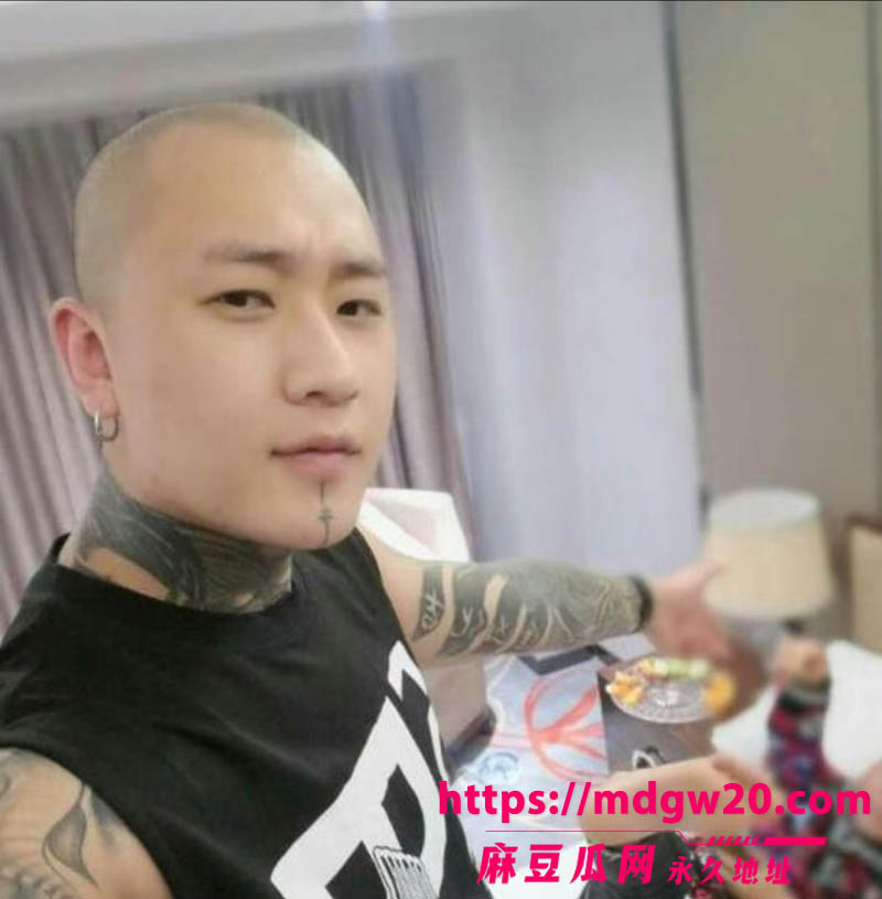 抖音千万粉网红方丈 姜玉铬直播自曝婚内多次出轨翻车 出轨对象不止一两人 拒绝复婚喊还没玩够