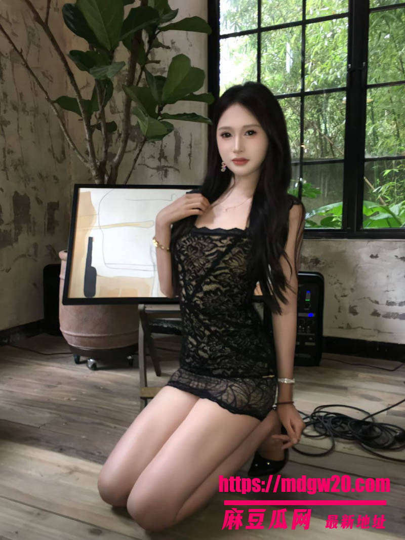 深圳中学英语老师吴思晚 绿帽淫妻交换日常 情趣装调教性爱调教视频合集流出