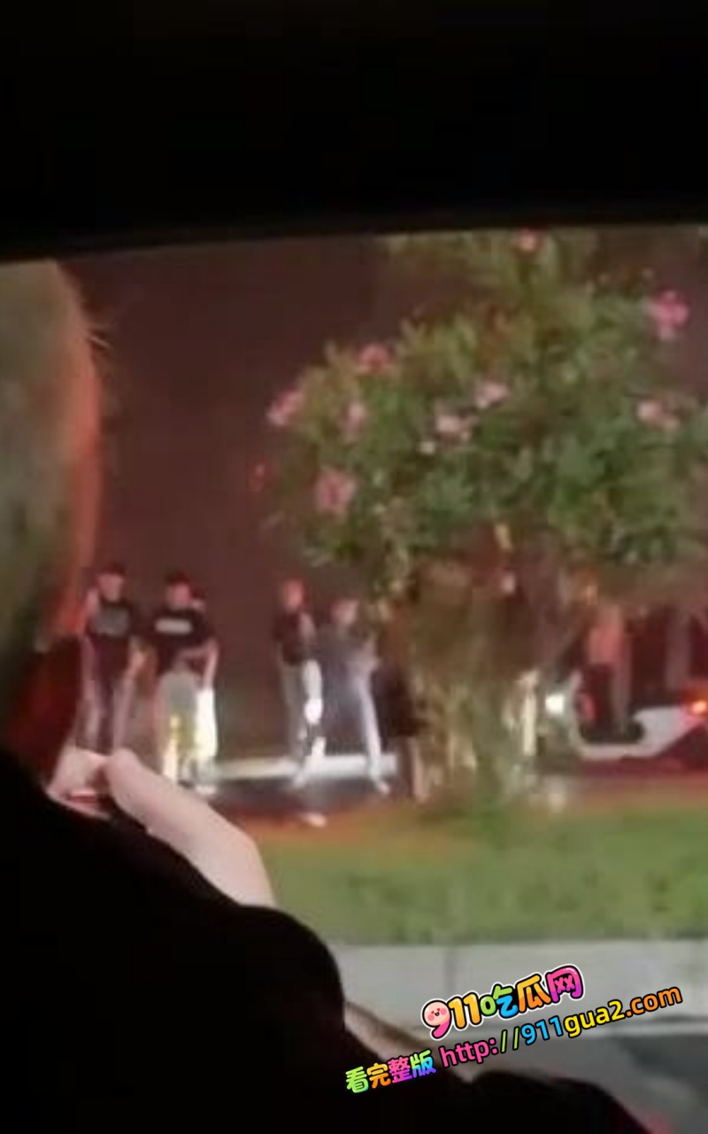 湖南长沙宁乡街头精神小伙大规模冲突场面堪比古惑仔 12