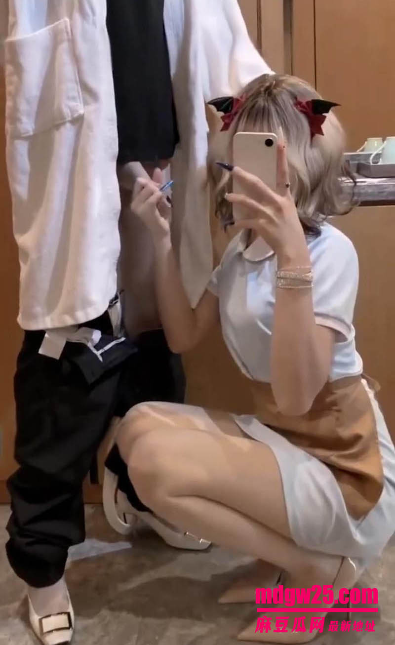 推特绿帽淫妻博主175GG 会员福利新作 好利来制服帮智障老公射精Vlog