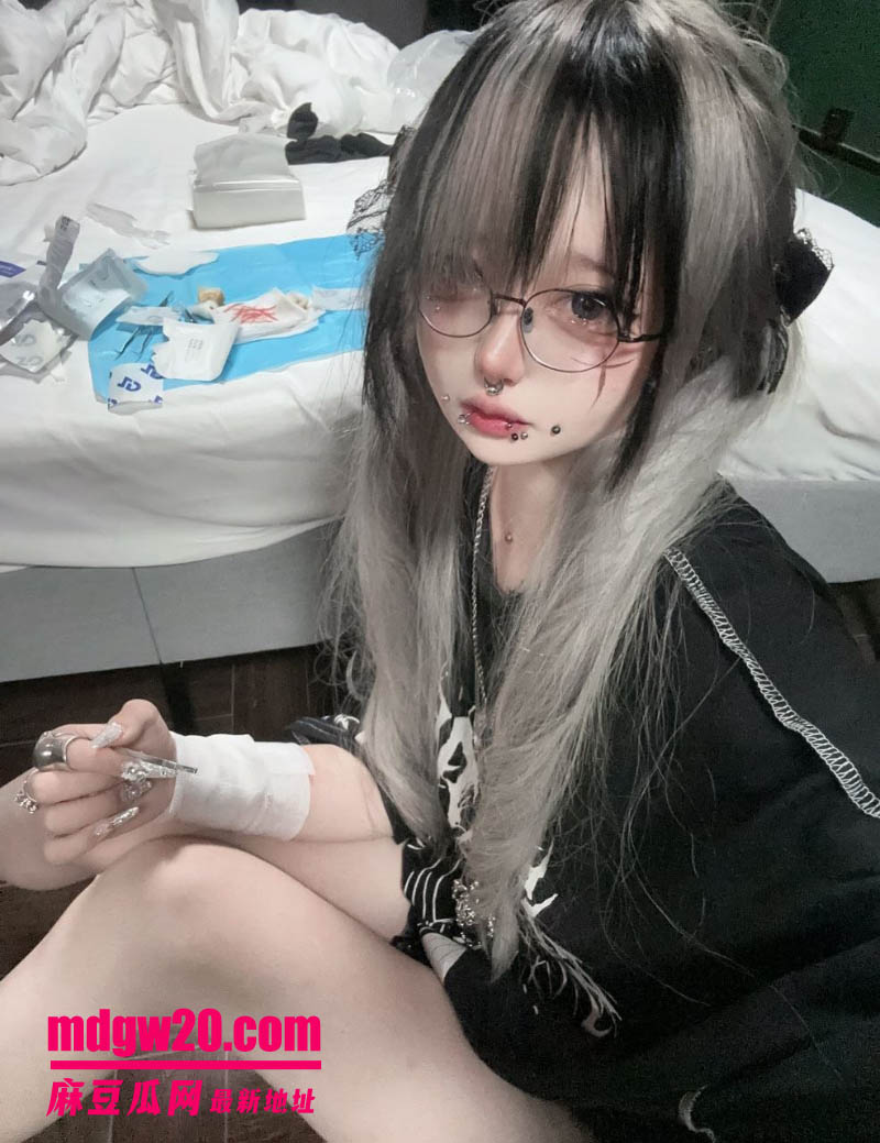 推特Cosplay博主樁山民子 MaorouK008M福利合集 暗黑系舌头分叉的精神小妹大尺度漏奶自拍