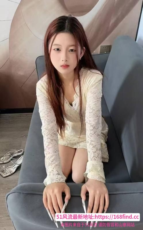 光谷苗条身材妹子