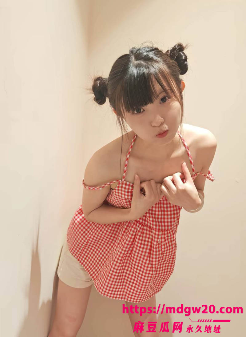 经典古早资源兔牙蛇蛇抖音低调复出 蛇信子人前清纯人后放荡 老视频被网友疯狂认出
