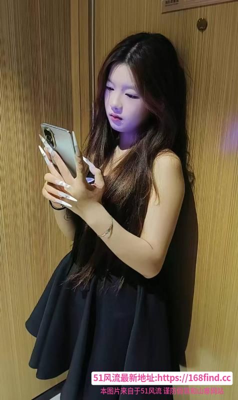 光谷苗条身材妹子