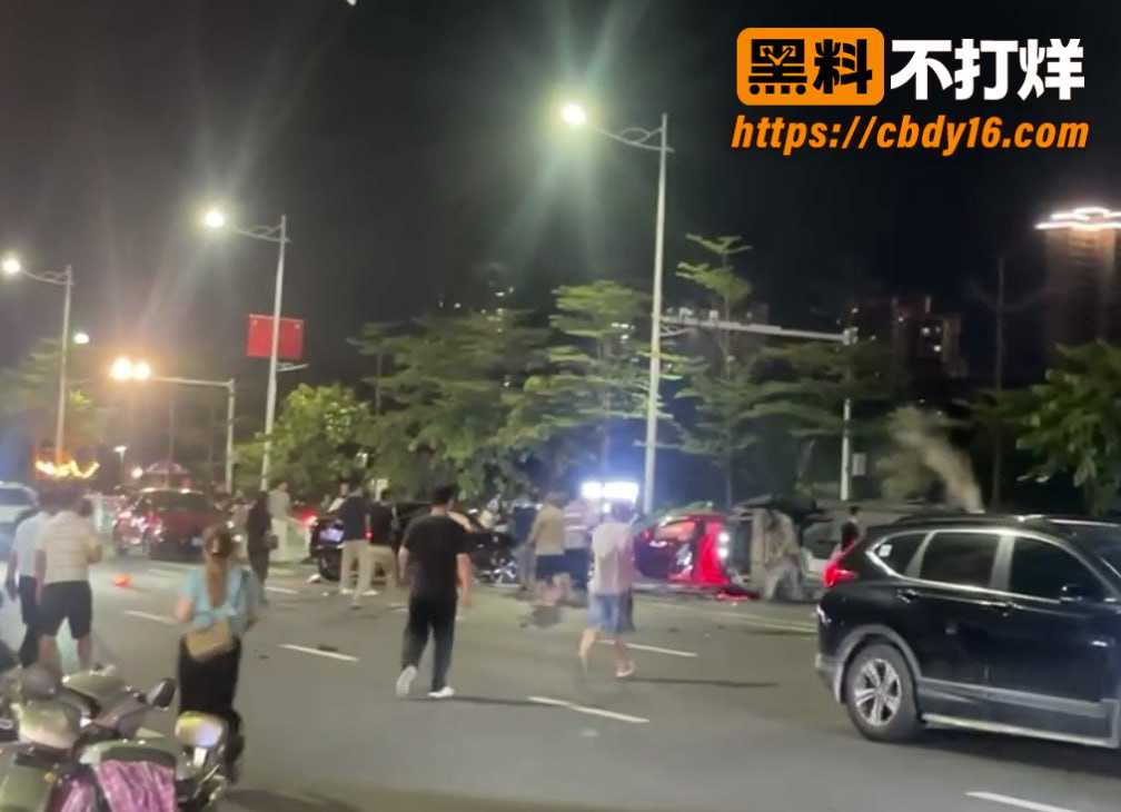 近日广东地区几个精神小伙飙车上演车毁人亡 3