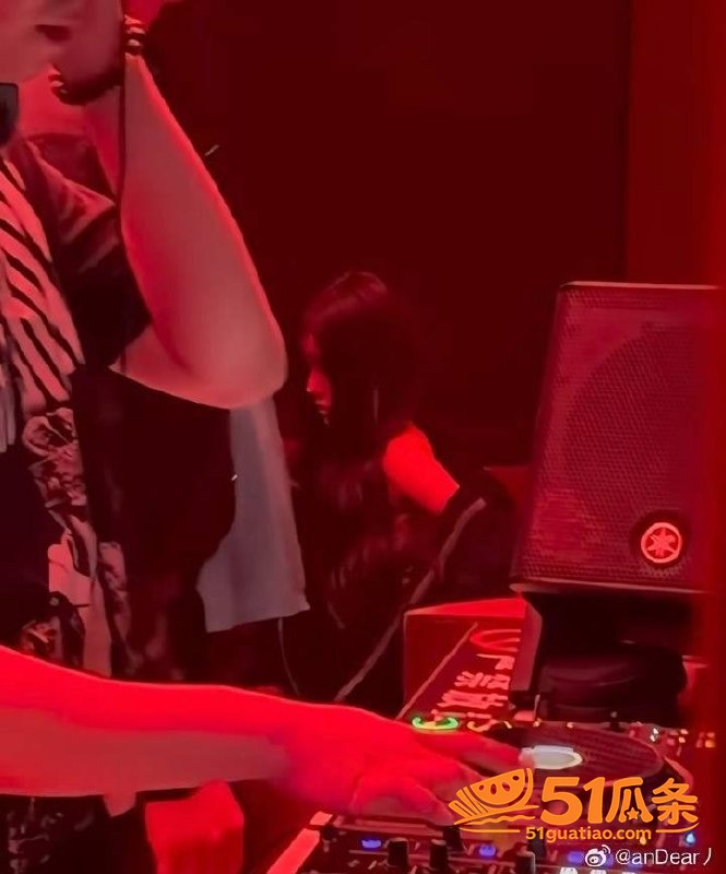 Alex 订婚闪分后相关图片42