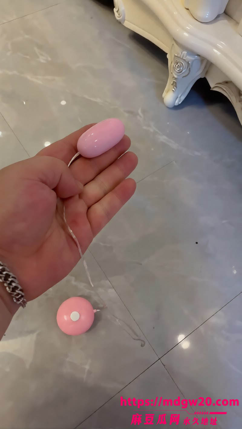 海角社区与淫荡骚妈的乱伦生活11 老妈为了讨好我要肉棒 主动穿上最性感的情趣内衣