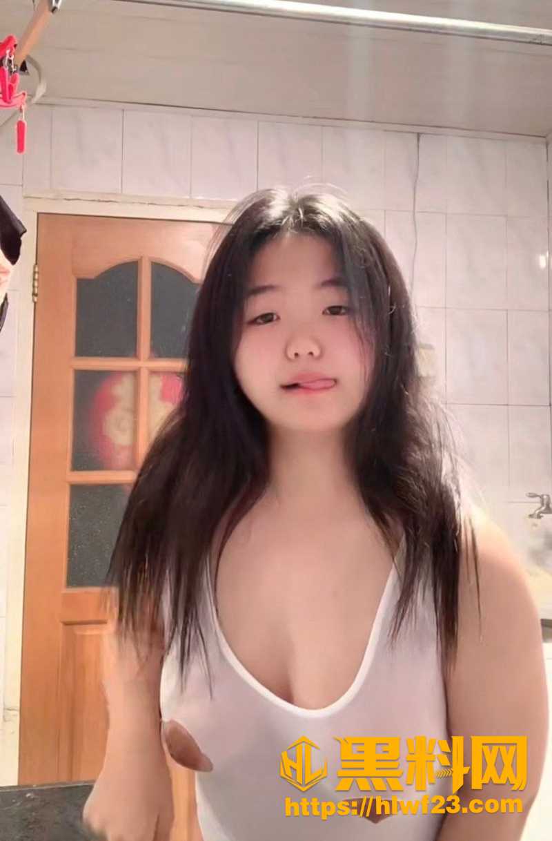 精神小妹屁屁大尺度裸露视频2