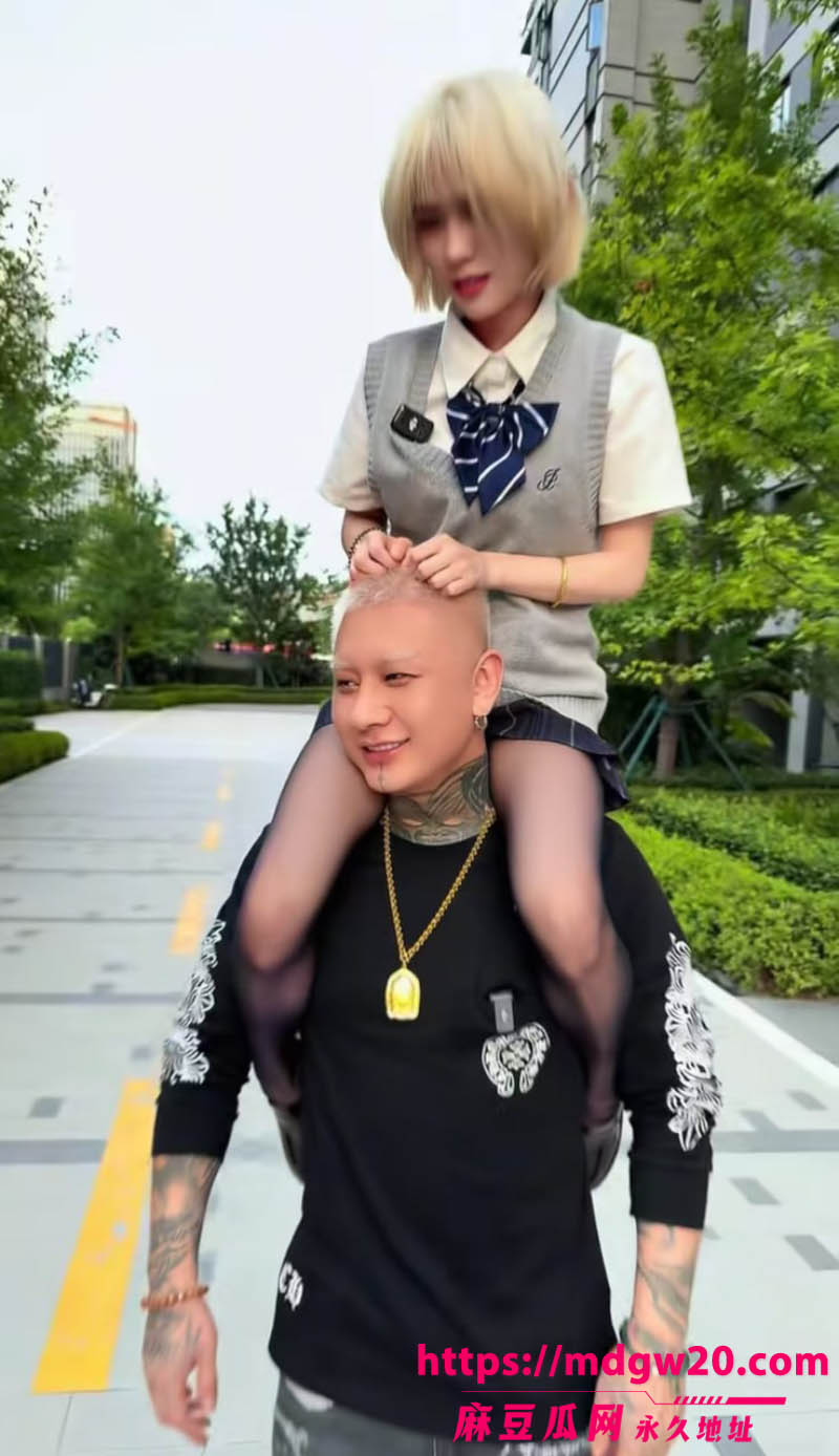 抖音千万粉网红方丈 姜玉铬直播自曝婚内多次出轨翻车 出轨对象不止一两人 拒绝复婚喊还没玩够