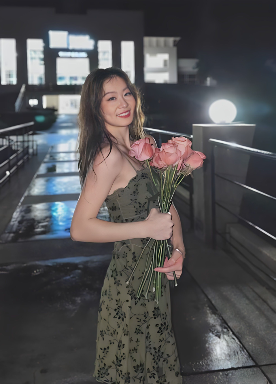 一边插一边掰开我屁股