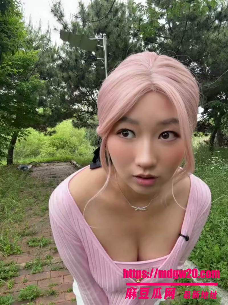 Stripchat色情女主播 winter11户外自慰开票大秀 水晶自慰棒猛操骚穴