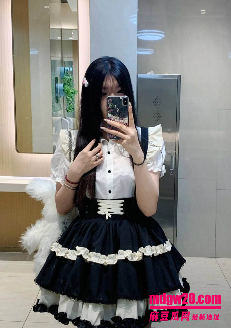 河北师范大学张晚婉不雅视频流出 白丝嫩妹化身小蛋糕 白虎嫩穴后入冲刺到腿抖